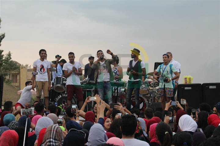 بالصور..طلاب جامعة القاهرة فى حفل غنائى على شواطئ "السخنة" بالصور..طلاب جامعة القاهرة فى حفل غنائى على شواطئ "السخنة"