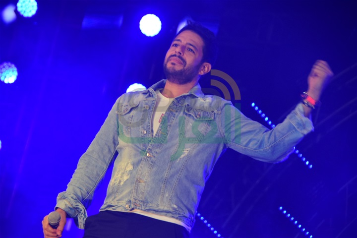 بالصور.. محمد حماقي يشعل حفل الجامعة الأمريكية