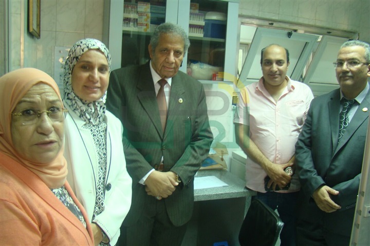 بالصور.. رئيس جامعة بنها يفتتح معمل البيولوجيا الجزئية