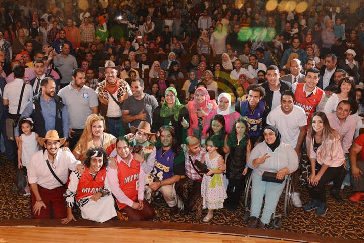 بالصور.. أشرف عبدالباقي يكرم أبطال البارالمبية بمسرح مصر 