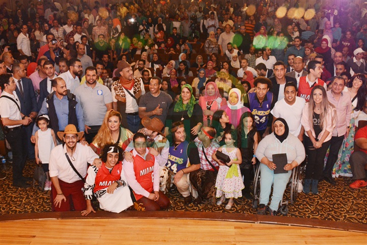 بالصور.. أشرف عبدالباقي يكرم أبطال البارالمبية بمسرح مصر 