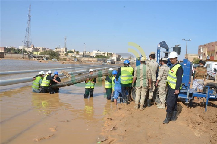 بالصور.. القوات المسلحة تساهم فى رفع آثار السيول بالمناطق المتضررة
