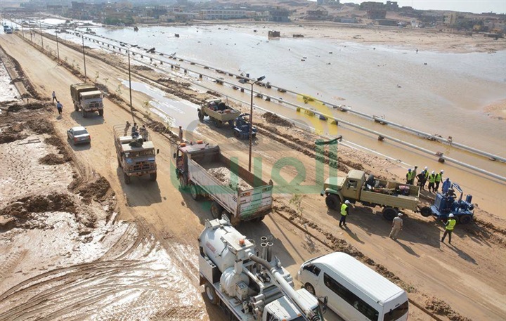 بالصور.. القوات المسلحة تساهم فى رفع آثار السيول بالمناطق المتضررة
