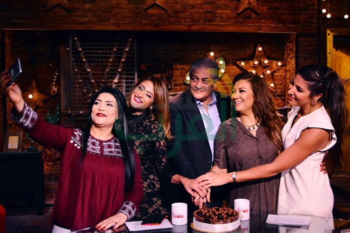 بالفيديو والصور.. كواليس ظهور أسامة كمال على "القاهرة والناس" بعد "انتهاء تعاقده" بالفيديو والصور.. كواليس ظهور أسامة كمال على "القاهرة والناس" بعد "انتهاء تعاقده"