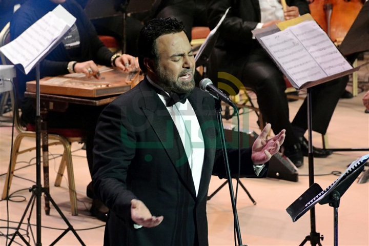 بالصور.. عاصي الحلاني يبدأ الحفل على أنغام كبيرة يا مصر