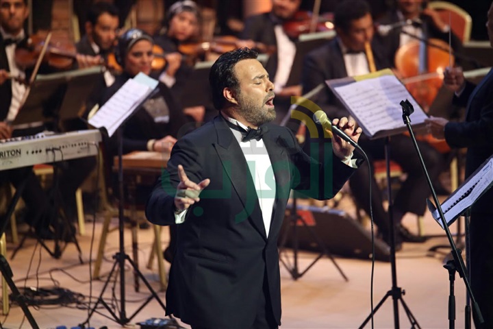 بالصور.. عاصي الحلاني يبدأ الحفل على أنغام كبيرة يا مصر