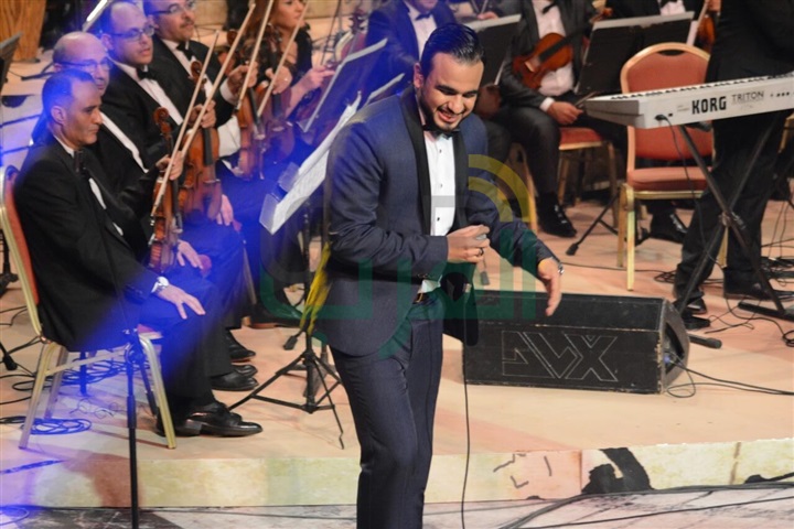 بالصور.. عاصي الحلاني يبدأ الحفل على أنغام كبيرة يا مصر