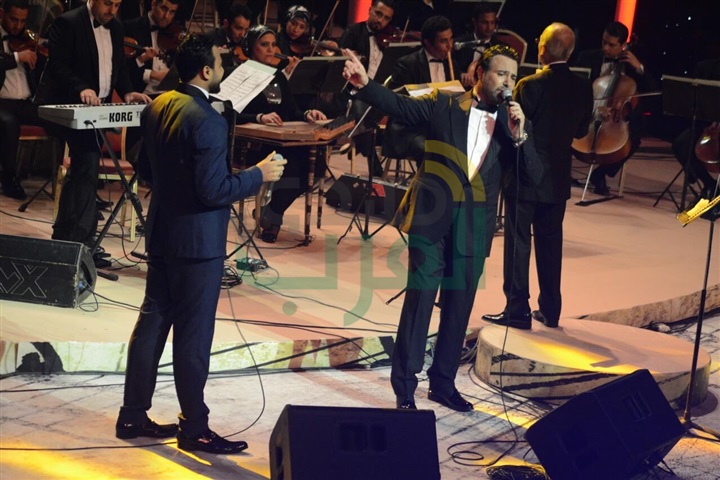 بالصور.. عاصي الحلاني يبدأ الحفل على أنغام كبيرة يا مصر