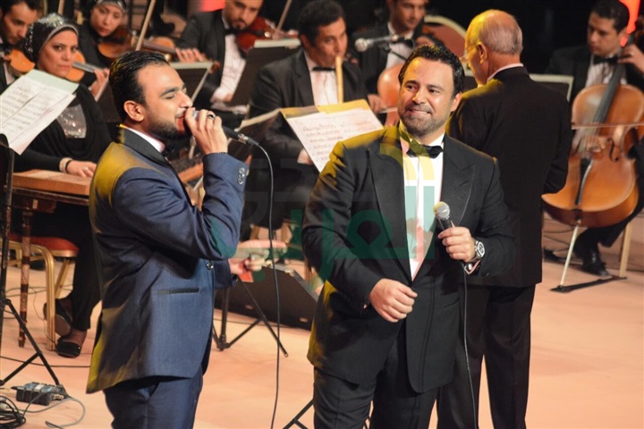 بالصور.. عاصي الحلاني يبدأ الحفل على أنغام كبيرة يا مصر