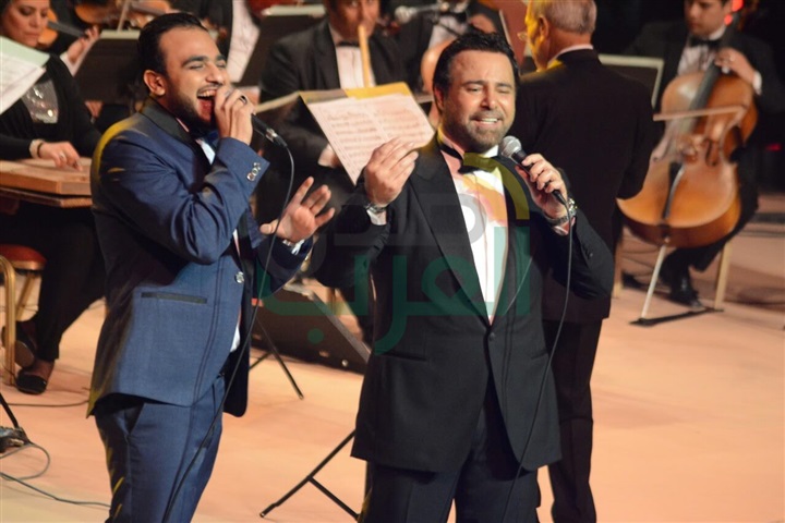 بالصور.. عاصي الحلاني يبدأ الحفل على أنغام كبيرة يا مصر