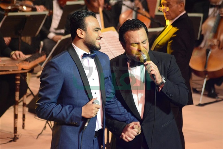 بالصور.. عاصي الحلاني يبدأ الحفل على أنغام كبيرة يا مصر
