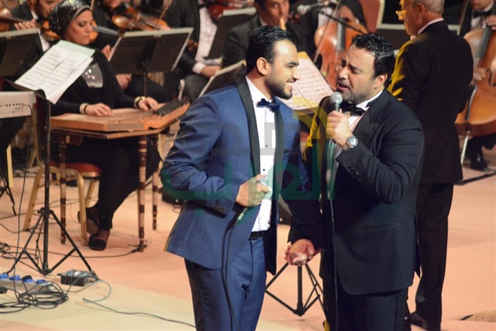 بالصور.. عاصي الحلاني يبدأ الحفل على أنغام كبيرة يا مصر