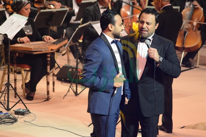 بالصور.. عاصي الحلاني يبدأ الحفل على أنغام كبيرة يا مصر
