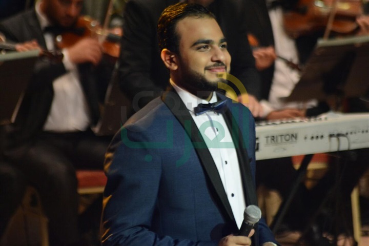 بالصور.. عاصي الحلاني يبدأ الحفل على أنغام كبيرة يا مصر