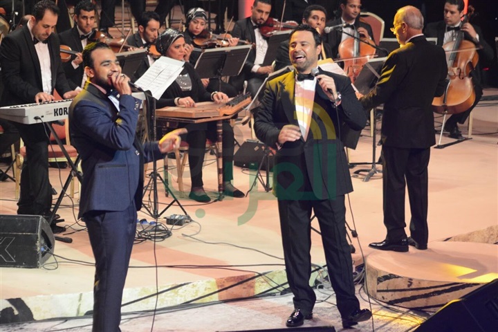 بالصور.. عاصي الحلاني يبدأ الحفل على أنغام كبيرة يا مصر
