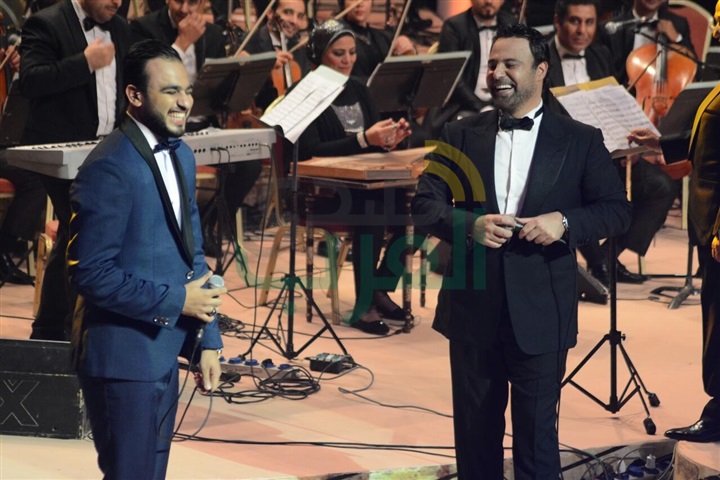 بالصور.. عاصي الحلاني يبدأ الحفل على أنغام كبيرة يا مصر