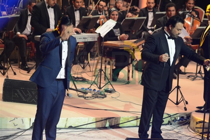 بالصور.. عاصي الحلاني يبدأ الحفل على أنغام كبيرة يا مصر