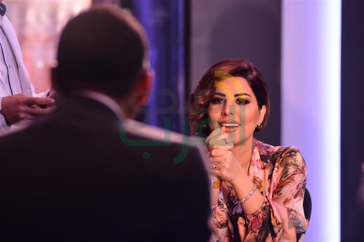 بالصور .."شمس" تكشف الجبناء وتقول رأيها فى الجيش المصري مع "خالد صلاح" بالصور .."شمس" تكشف الجبناء وتقول رأيها فى الجيش المصري مع "خالد صلاح"