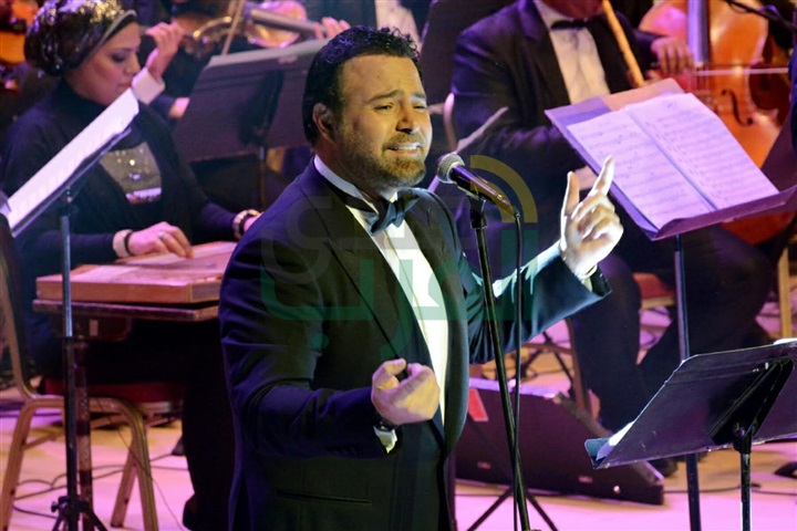 بالصور.. عاصي الحلاني يبدأ الحفل على أنغام كبيرة يا مصر
