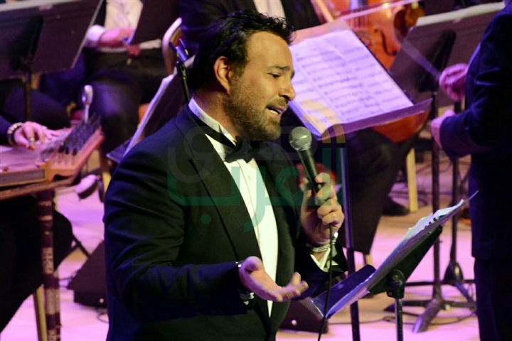 بالصور.. عاصي الحلاني يبدأ الحفل على أنغام كبيرة يا مصر