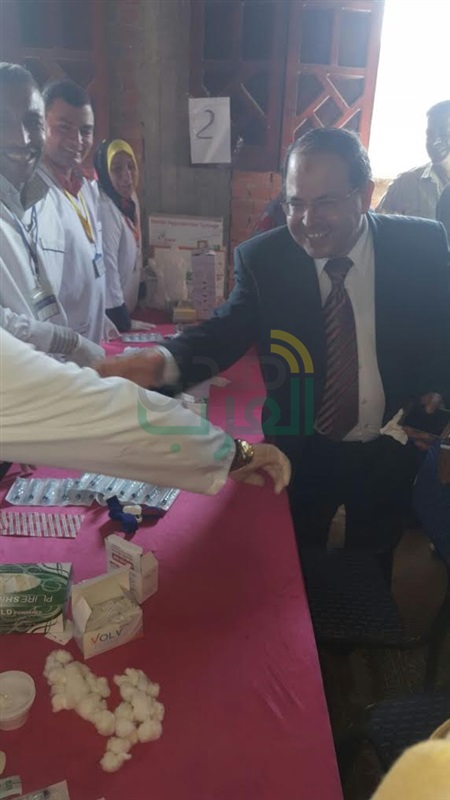 بالصور.. الكشف على 1600 حالة فى قافلة طبية بعرب الغديرى