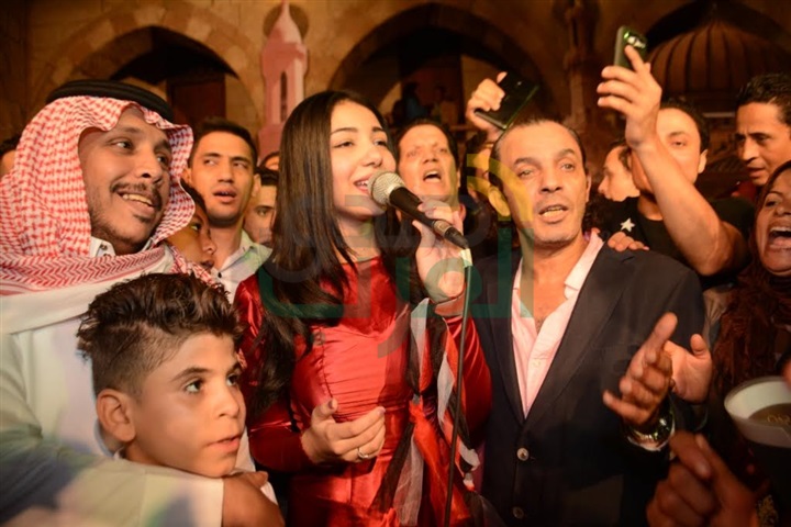 بالصور.. علاء مرسي ومواهب شابة في أول عرض ل"وحياتك يامصر" بالصور.. علاء مرسي ومواهب شابة في أول عرض ل"وحياتك يامصر"