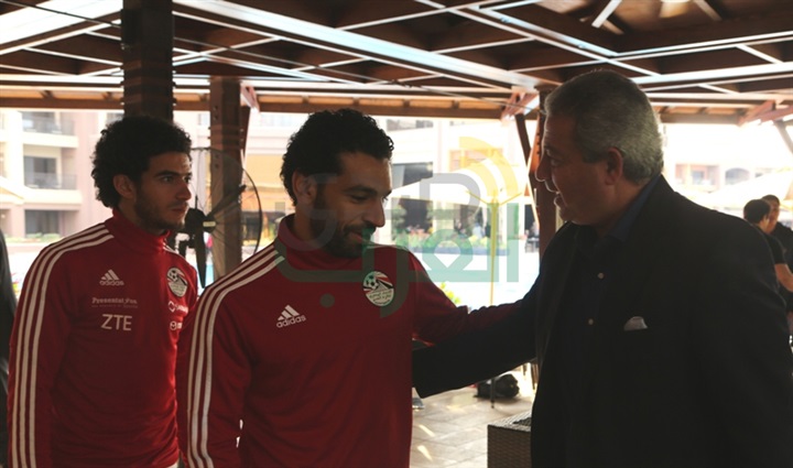 بالصور.. وزير الرياضة يشهد مران المنتخب بإستاد برج العرب