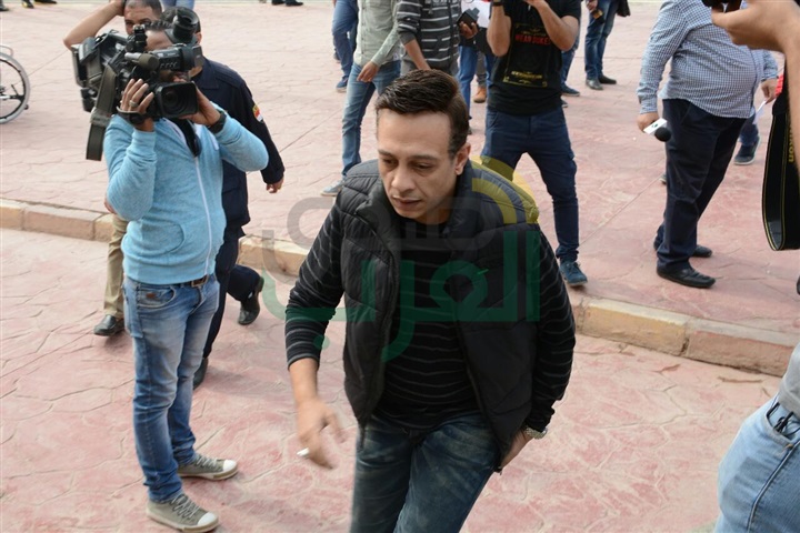 بالصور.. نجوم مصر في وداع الفنان محمود عبد العزيز بالصور.. نجوم مصر في وداع الفنان محمود عبد العزيز