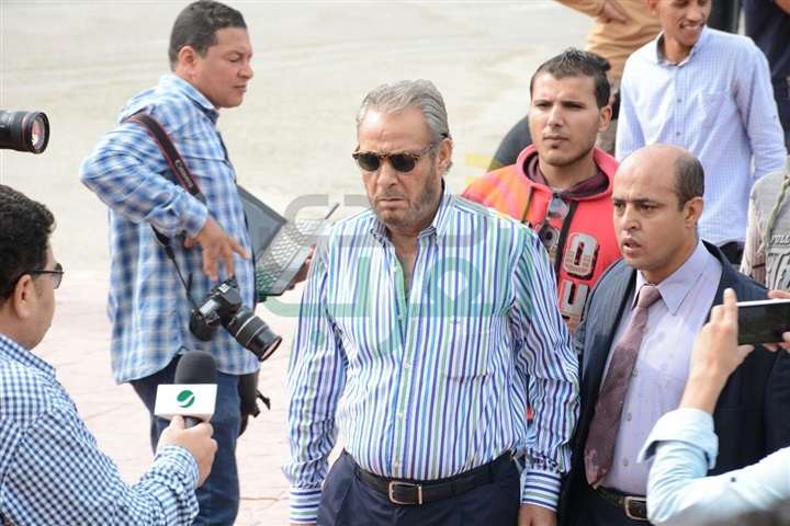 بالصور.. نجوم مصر في وداع الفنان محمود عبد العزيز بالصور.. نجوم مصر في وداع الفنان محمود عبد العزيز