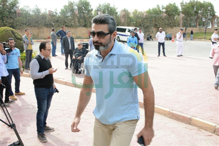 بالصور.. نجوم مصر في وداع الفنان محمود عبد العزيز بالصور.. نجوم مصر في وداع الفنان محمود عبد العزيز