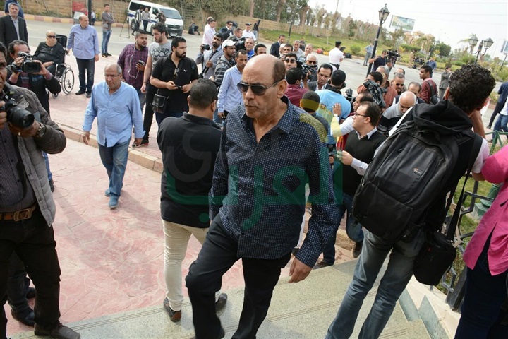 بالصور.. نجوم مصر في وداع الفنان محمود عبد العزيز بالصور.. نجوم مصر في وداع الفنان محمود عبد العزيز