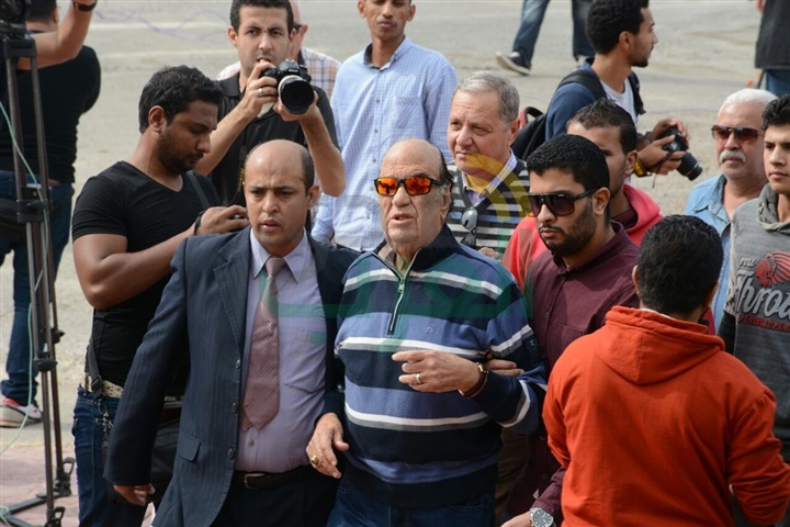 بالصور.. نجوم مصر في وداع الفنان محمود عبد العزيز بالصور.. نجوم مصر في وداع الفنان محمود عبد العزيز