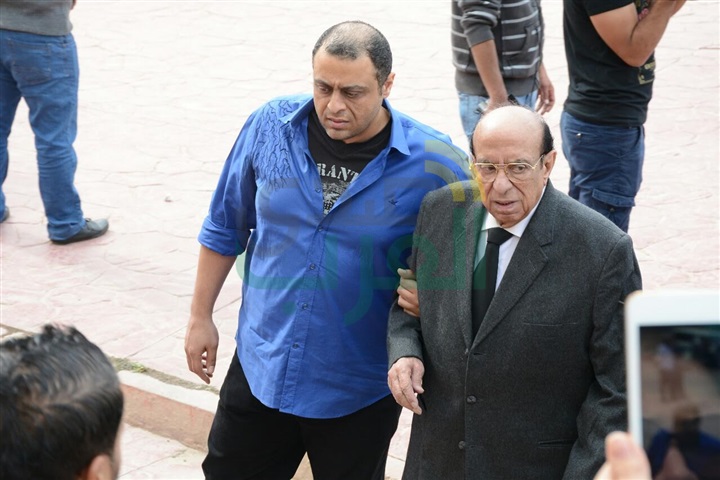 بالصور.. نجوم مصر في وداع الفنان محمود عبد العزيز بالصور.. نجوم مصر في وداع الفنان محمود عبد العزيز