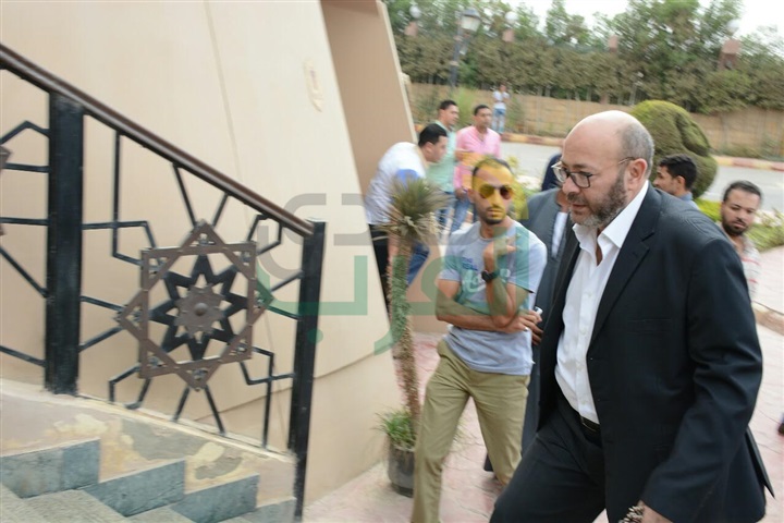 بالصور.. نجوم مصر في وداع الفنان محمود عبد العزيز بالصور.. نجوم مصر في وداع الفنان محمود عبد العزيز
