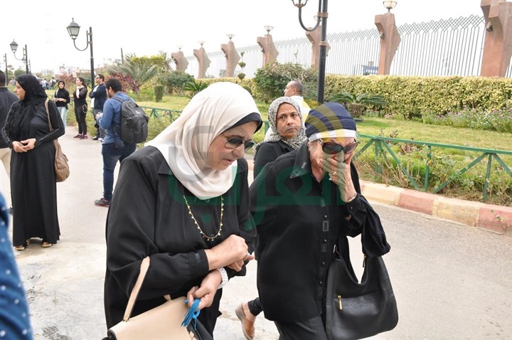 بالصور.. نجوم مصر في وداع الفنان محمود عبد العزيز بالصور.. نجوم مصر في وداع الفنان محمود عبد العزيز