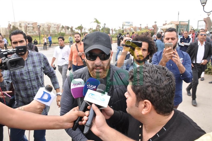 بالصور.. نجوم مصر في وداع الفنان محمود عبد العزيز بالصور.. نجوم مصر في وداع الفنان محمود عبد العزيز