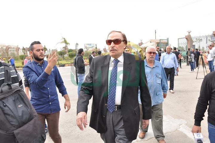 بالصور.. نجوم مصر في وداع الفنان محمود عبد العزيز بالصور.. نجوم مصر في وداع الفنان محمود عبد العزيز