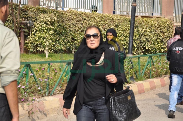 بالصور.. نجوم مصر في وداع الفنان محمود عبد العزيز بالصور.. نجوم مصر في وداع الفنان محمود عبد العزيز