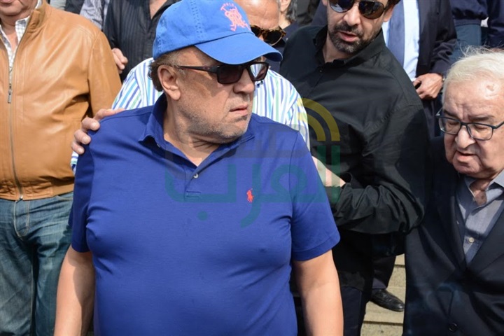 بالصور.. نجوم مصر في وداع الفنان محمود عبد العزيز بالصور.. نجوم مصر في وداع الفنان محمود عبد العزيز