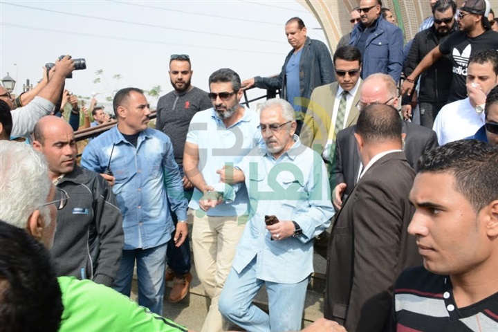 بالصور.. نجوم مصر في وداع الفنان محمود عبد العزيز بالصور.. نجوم مصر في وداع الفنان محمود عبد العزيز