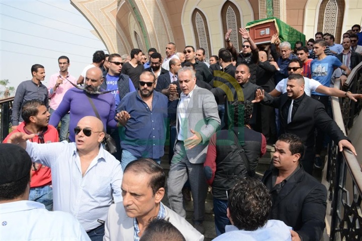 بالصور.. نجوم مصر في وداع الفنان محمود عبد العزيز بالصور.. نجوم مصر في وداع الفنان محمود عبد العزيز