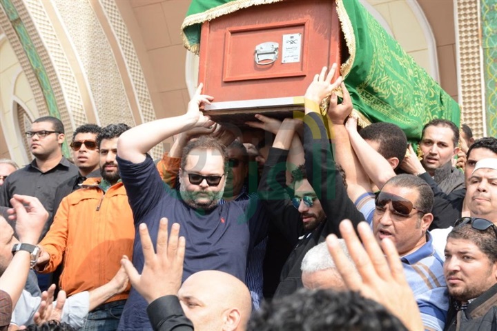 بالصور.. نجوم مصر في وداع الفنان محمود عبد العزيز بالصور.. نجوم مصر في وداع الفنان محمود عبد العزيز
