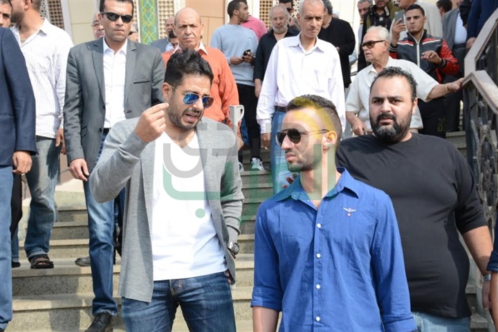 بالصور.. نجوم مصر في وداع الفنان محمود عبد العزيز بالصور.. نجوم مصر في وداع الفنان محمود عبد العزيز