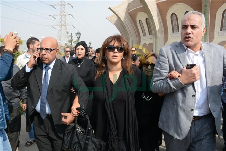 بالصور.. نجوم مصر في وداع الفنان محمود عبد العزيز بالصور.. نجوم مصر في وداع الفنان محمود عبد العزيز