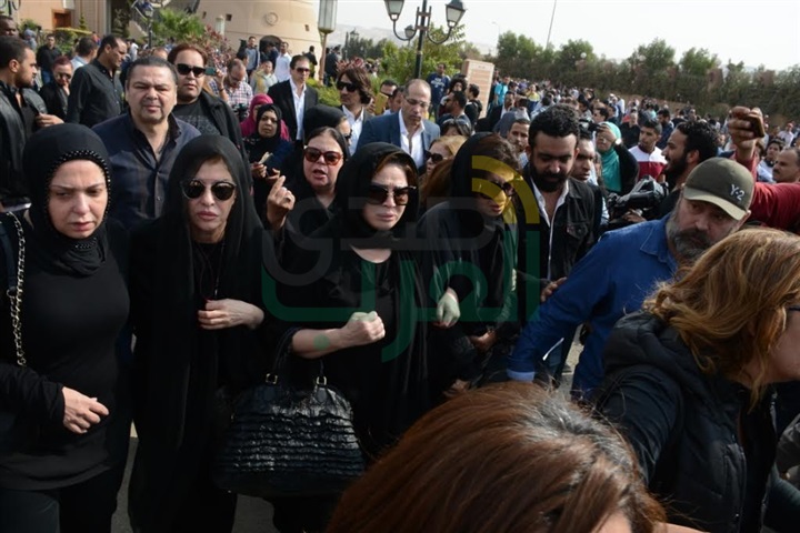 بالصور.. نجوم مصر في وداع الفنان محمود عبد العزيز بالصور.. نجوم مصر في وداع الفنان محمود عبد العزيز