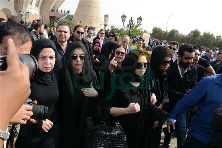 بالصور.. نجوم مصر في وداع الفنان محمود عبد العزيز بالصور.. نجوم مصر في وداع الفنان محمود عبد العزيز