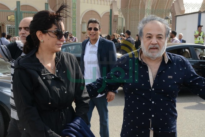 بالصور.. نجوم مصر في وداع الفنان محمود عبد العزيز بالصور.. نجوم مصر في وداع الفنان محمود عبد العزيز