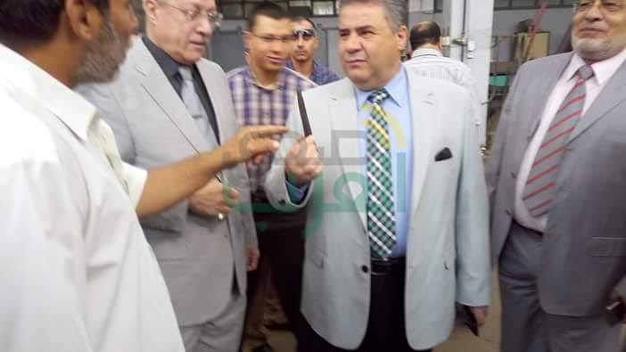بالصور.. جولة تفقدية مفاجئة لرئيس جامعة بنها لكلية الهندسة