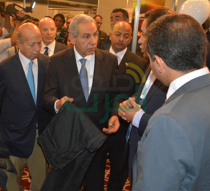 وزير التجارة والصناعة يفتتح فعاليات المعرض الأول للصناعات النسيجية