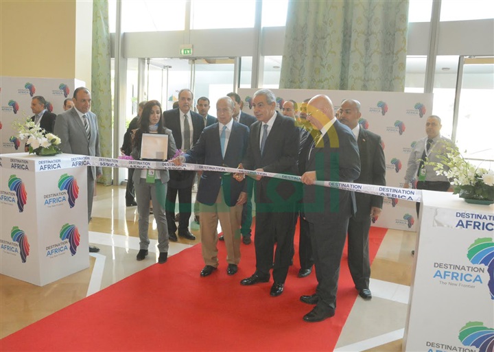 وزير التجارة والصناعة يفتتح فعاليات المعرض الأول للصناعات النسيجية